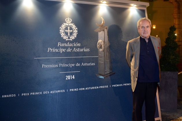 Llegada a Oviedo de John Baville, Premio Prncipe de Asturias de las Letras 2014