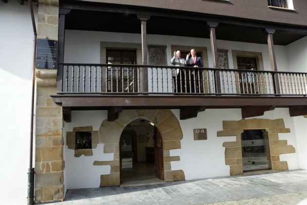 Joseph Prez, Premio Prncipe de Asturias de las Ciencias Sociales, visita Villaviciosa y Tazones