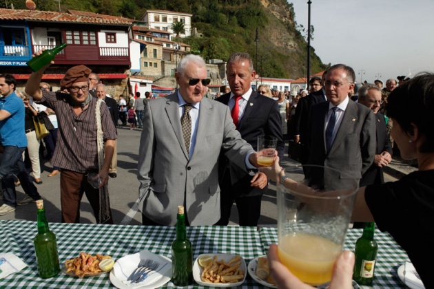 Joseph Prez, Premio Prncipe de Asturias de las Ciencias Sociales, visita Villaviciosa y Tazones