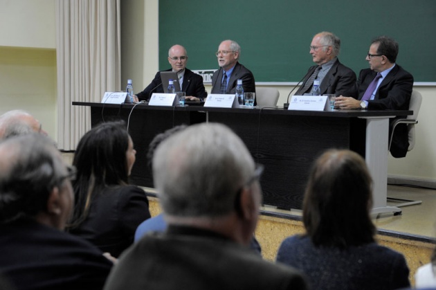 Avelino Corma, Mark E. Davis y Galen D. Stucky han explicado su trabajo en el desarrollo de los materiales microporosos y mesoporosos y sus aplicaciones