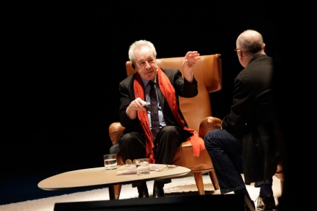 John Banville en el Teatro Jovellanos y en el Caf Dindurra