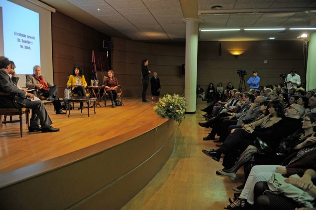 Encuentro de John Banville con estudiantes en el Campus de Humanidades de la Universidad de Oviedo