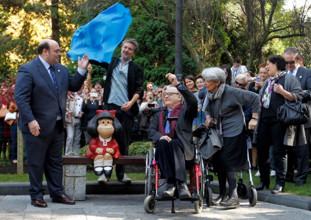 a escultura de la nia ha quedado instalada en el Campo de San Francisco