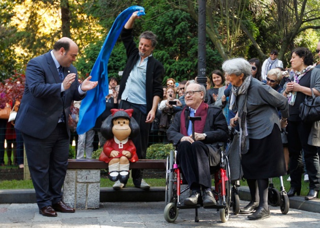 a escultura de la nia ha quedado instalada en el Campo de San Francisco