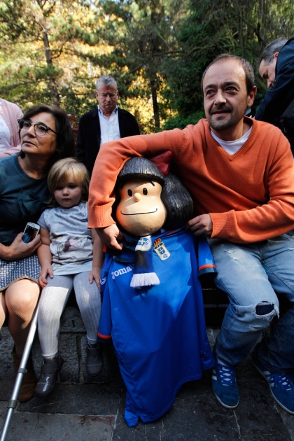 a escultura de la nia ha quedado instalada en el Campo de San Francisco