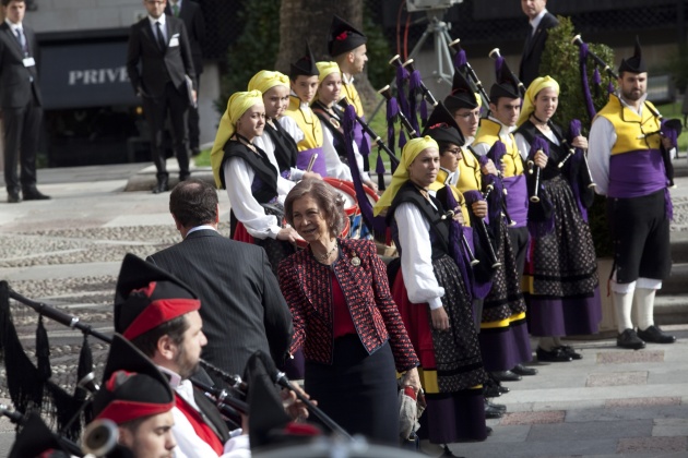 Llegada a Oviedo de la reina Sofa para la ceremonia de entrega de los premios "Prncipe de Asturias" 2014