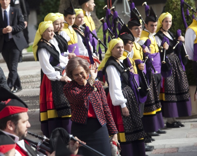 Llegada a Oviedo de la reina Sofa para la ceremonia de entrega de los premios "Prncipe de Asturias" 2014