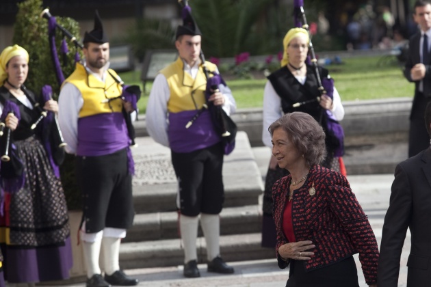 Llegada a Oviedo de la reina Sofa para la ceremonia de entrega de los premios "Prncipe de Asturias" 2014