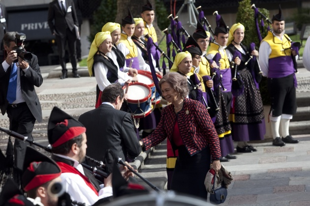 Llegada a Oviedo de la reina Sofa para la ceremonia de entrega de los premios "Prncipe de Asturias" 2014