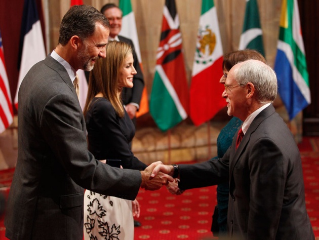 Los Prncipes reciben a los premiados en el hotel de la Reconquista