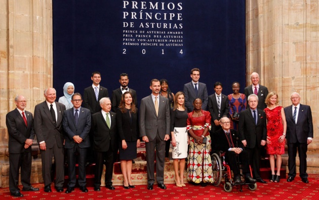 Los Prncipes reciben a los premiados en el hotel de la Reconquista