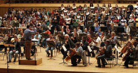 Los Prncipes de Asturias presidirn hoy el concierto que reunir a la OSPA y a los tres coros de la Fundacin